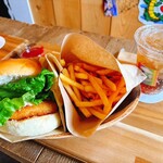 トトバーガー - トトバーガー、ポテト、ジンジャーエール