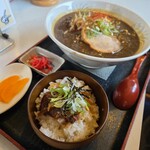 小舟 - カレーラーメンと牛すじ丼