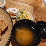 隈本総合飲食店 MAO - 味噌汁、サラダ、豆腐