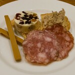 カーヴ - アミューズ