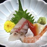 江戸っ子 - 料理写真:刺身盛り合わせ