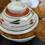 屋台風食堂24番 - わらじカツ丼900円