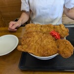 屋台風食堂24番 - わらじカツ丼900円
