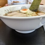 屋台風食堂24番 - 昔ながらの中華そば800円