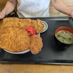 屋台風食堂24番 - わらじカツ丼900円