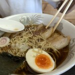 屋台風食堂24番 - 昔ながらの中華そば800円