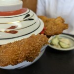 屋台風食堂24番 - わらじカツ丼900円