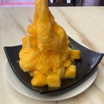 味香園甜品 - 料理写真:★9マンゴーのかき氷　9ドル