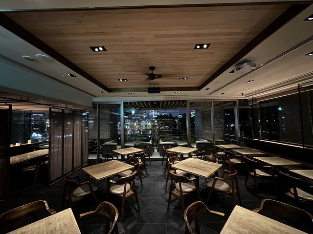 座席 : SCeNT HOUSE DEN Marunouchi （セントハウス デン SCēNT HOUSE