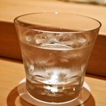 さえ喜 - チェイサーのグラスはバカラ