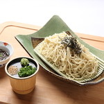 Udon yama - 木灰汁（モクアク）を加えてざるそばに合うように製麺した『沖縄風ざるそば』です。