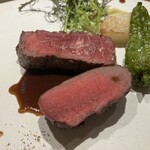 on A TABLE - 上　牛ヒレ　　　下　鹿肉