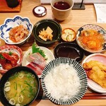 冠地鶏とかぼす平目 とよの本舗 - おばんざい五種定食