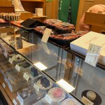 徳太樓 - お赤飯も美味しそうだった。雨が降って
                                荷物になるので我慢しました(^◇^;)