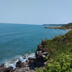 ヤマサ鮮魚本店 - 近くの海岸　美味しい岩牡蠣ありがとぉ～