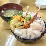 市場食堂 味処たけだ   - 3色丼（ウニ・ホタテ・カニ）3500円
