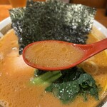 麺家 龍 - スープ