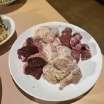 やきにくのチャンプ - 肉達　3    内蔵盛り合わせ！牛ホルモントロトロ！