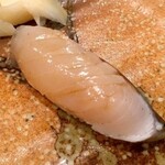鮨 福原 - 三重 サワラ 藁焼き（藁焼きは店内仕立て）　燻しの仄かな香り、身が引き締まり嗚呼(๑´ڡ`๑)♥