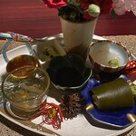303410751 - 鯛の昆布巻き、鯛を寝かせたもの、クリームチーズ胡椒乗せ、いくらの醤油漬け、などなど