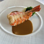 ベッラ・ヴィスタ - ムースを包みこんだ海老のポワレ
      ソースアメリケーヌ