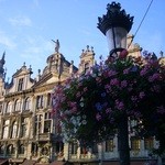 RESTAURANT 'T KELDERKE - 沢山の花でお出迎え♪