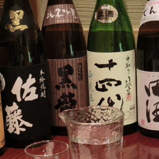 Local sake arrives from all over the country (seasonal local sake also arrives)