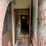 cenci - 隠れ家のような入り口　築100年の古民家を改装しています。