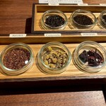 cenci - 食後のデザート時の飲み物。　Rooibos （ルイボス）Hibiscus（ハイビスカス）Camomile（カモミール）
      
      