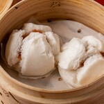 点心酒場サカホン - 「又焼包」甘～いチャーシューマン。