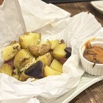 原始焼き酒場ルンゴカーニバル - ジャガバター（塩辛付き）