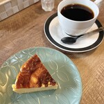 カフェ シエスタ - バスクチーズケーキ+ホットコーヒー