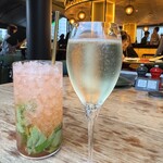 Osteria IL VIAGGIO - 彼女はノンアルカクテルと私はスパークリングワイン
