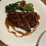 西洋食堂 ミナトヤ - 料理写真:牛ランプのグリエ　赤ワインソース