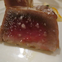 ロッツォシチリア - 三崎まるいち直送、鮪の網焼き、”タリアータ”、ミントのソースで1