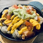 ファンタジスタ - ソーセージとチリをアボカドソースで