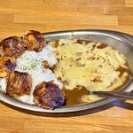 ハッピーハッピーカレー - 料理写真:「肉たらしい揚げ焼売カレー」（1,090円）に「とろ〜りチーズ」（＋250円）をトッピング
