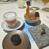 Restaurant KAITO - 『お楽しみ』という名の付き出し　フォアグラのテリーヌ　キャビアと鮑　トマトとスイカのガスパチョ　野菜チップス