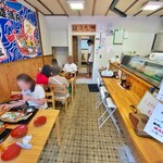 ゆうまん丸食堂 - 内観(入口から)