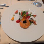 303437763 - 前菜　スモークサーモンの王冠仕立て