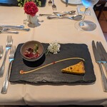 303437756 - アミューズ　鰹タタキ風と暖かいキッシュ
