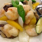 中華ダイニング燈や - 2014/08・むき海老と季節野菜の塩炒め