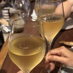 igora - シャンパンで乾杯