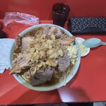 ラーメン富士丸 - 豚ラーメン（ニンニク多め、ちょいアブラ）、ゆでたまご、ブタカスアブラ