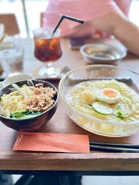 Kumu Cafe