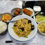 逸品火鍋 四季海岸 - 豚肉と胡瓜、玉子の炒め980円（ランチは、ご飯、味玉、惣菜ほか、食べ放題）