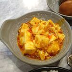 逸品火鍋 四季海岸 - 豚肉と胡瓜、玉子の炒め980円（ランチは、ご飯、味玉、惣菜ほか、食べ放題）