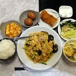 逸品火鍋 四季海岸 - 豚肉と胡瓜、玉子の炒め980円（ランチは、ご飯、味玉、惣菜ほか、食べ放題）