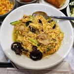 逸品火鍋 四季海岸 - 豚肉と胡瓜、玉子の炒め980円（ランチは、ご飯、味玉、惣菜ほか、食べ放題）