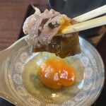 近江肉せんなり亭 伽羅 - すき焼きの
      肉だぁ〜❣️ 3
      こんなに柔らかいなんて…“歯”いらんやつ